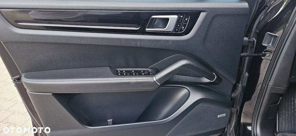 Porsche Cayenne S - 22