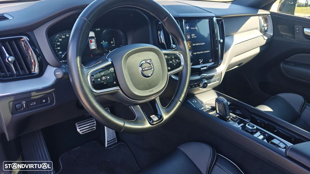 Volvo XC 60 2.0 T8 PHEV R-Design AWD - 31