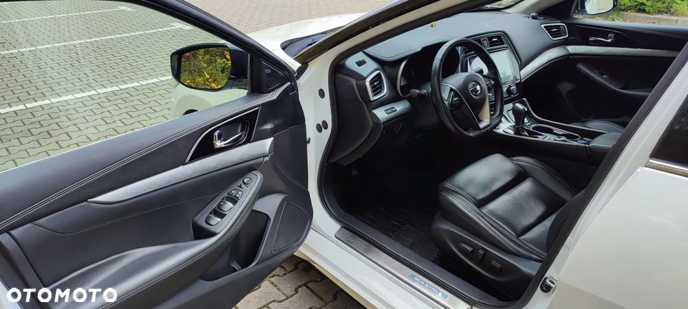 Nissan Maxima - 16