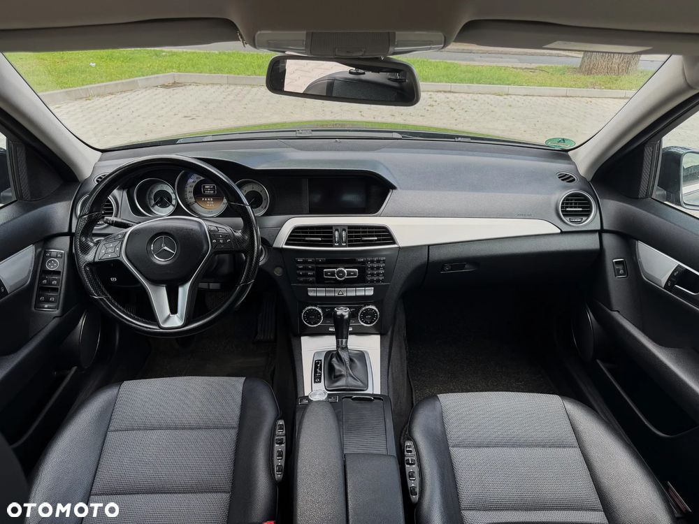 Mercedes-Benz Klasa C 220 CDI DPF (BlueEFFICIENCY) 7G-TRONIC Avantgarde - 15