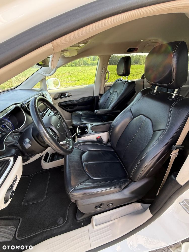 Chrysler Pacifica - 26