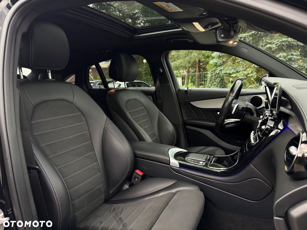 Mercedes-Benz GLC 300 4Matic 9G-TRONIC AMG Line Plus - 23