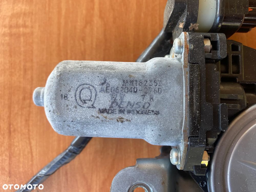 SILNICZEK SZYBY LEWY PRZÓD MITSUBISHI L200 AE062040-2760 MN182353 - 4
