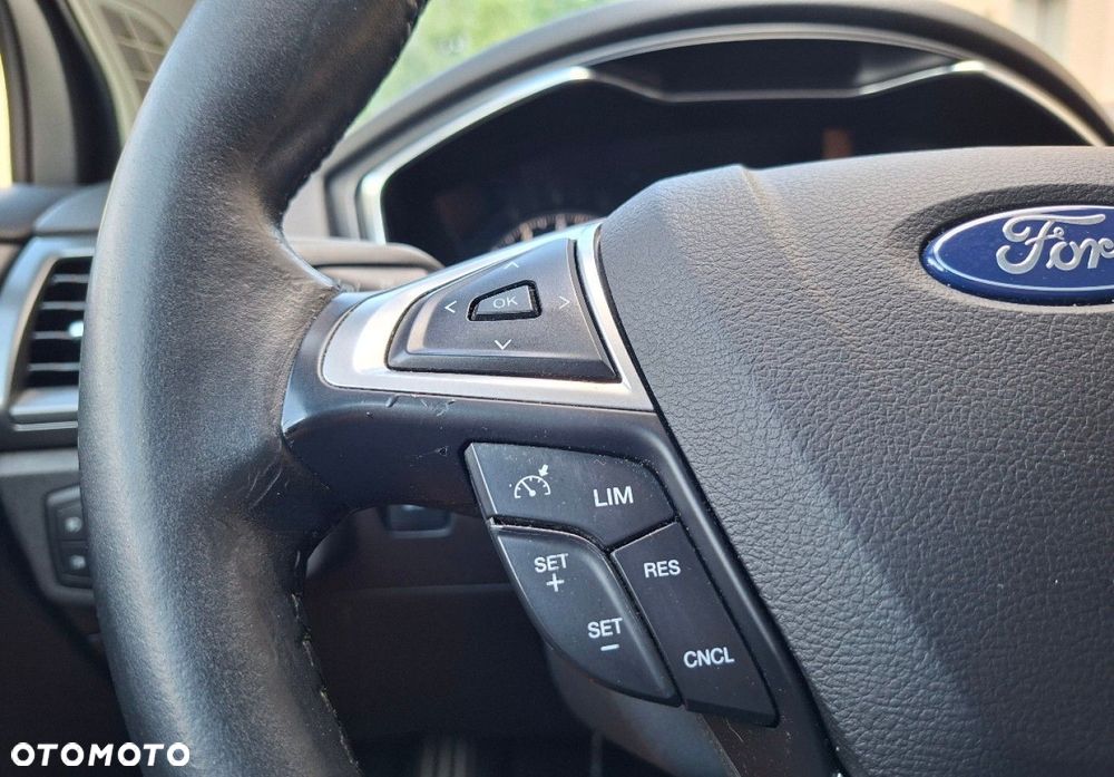 Ford Mondeo - 36
