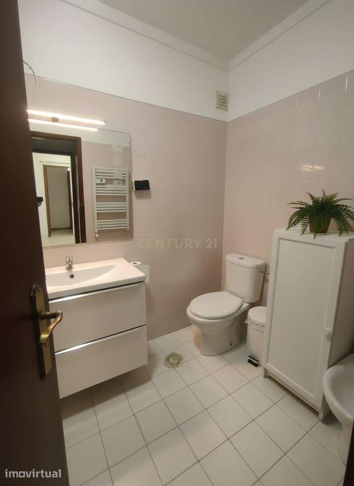 Apartamento T2 no Cacém com aproveitamento de sótão. - Grande imagem: 3/19