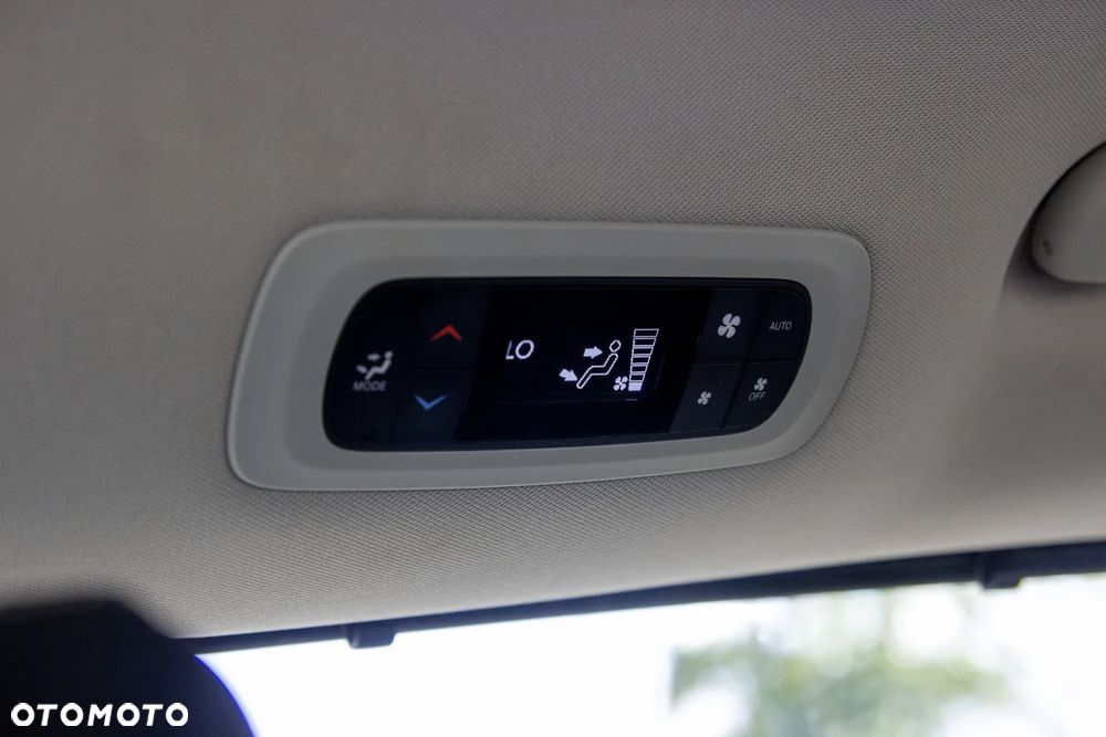 Chrysler Pacifica - 16