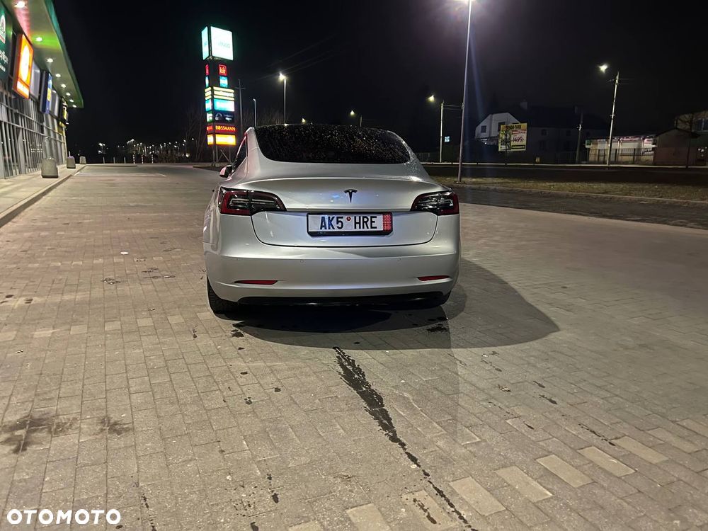 Tesla Model 3 - 9
