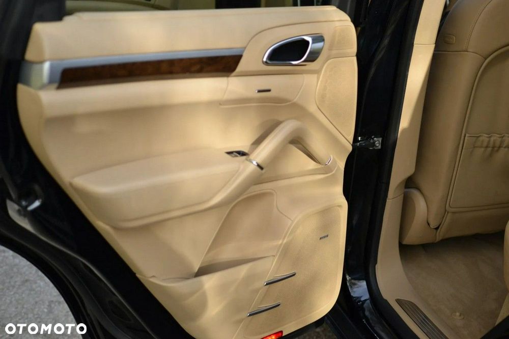 Porsche Cayenne - 16