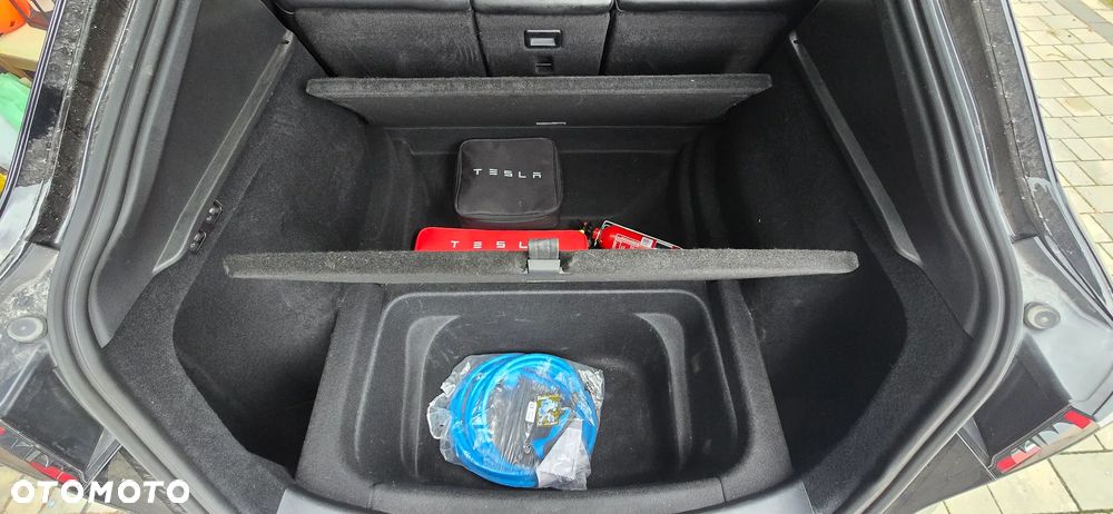 Tesla Model Y Performance AWD - 17