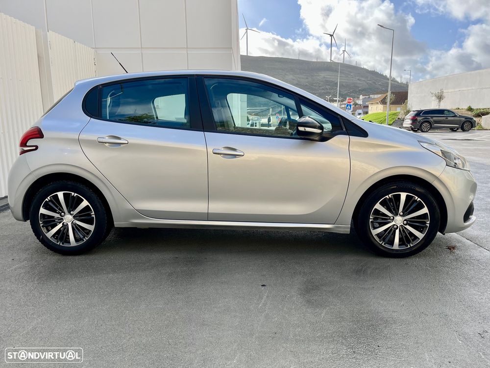 Peugeot 208 1.2 PureTech Allure - 17