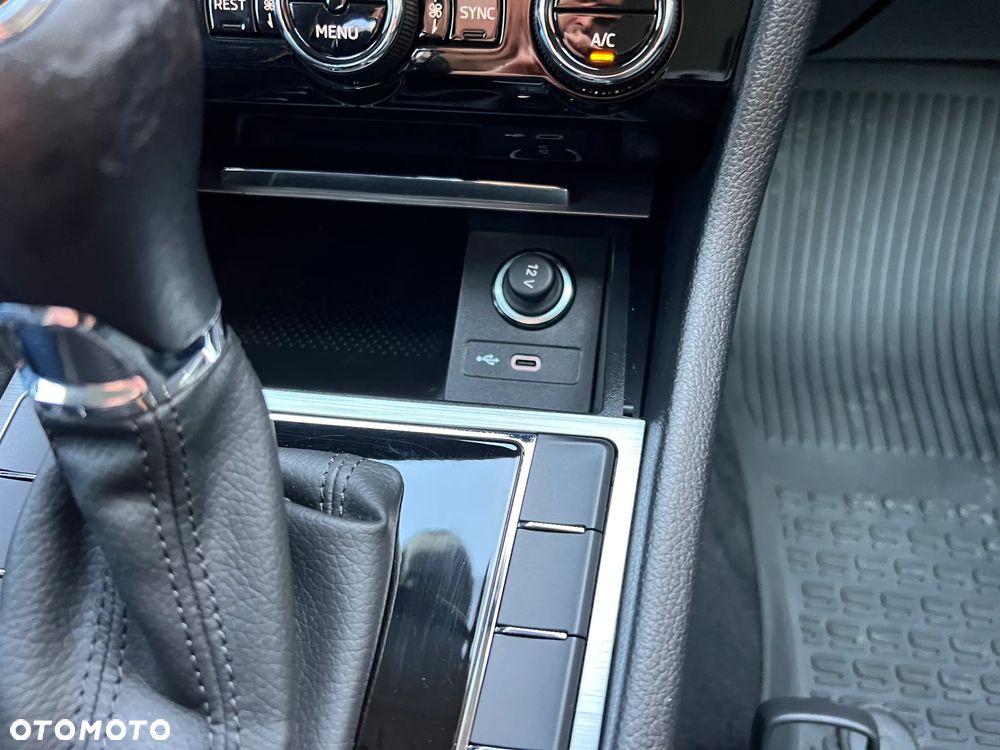 Skoda Superb 1.5 TSI Ambition DSG - 25