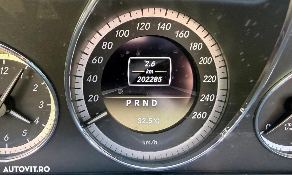 Mercedes-Benz E 220 CDI DPF BlueEFFICIENCY 7G-TRONIC Avantgarde - 13