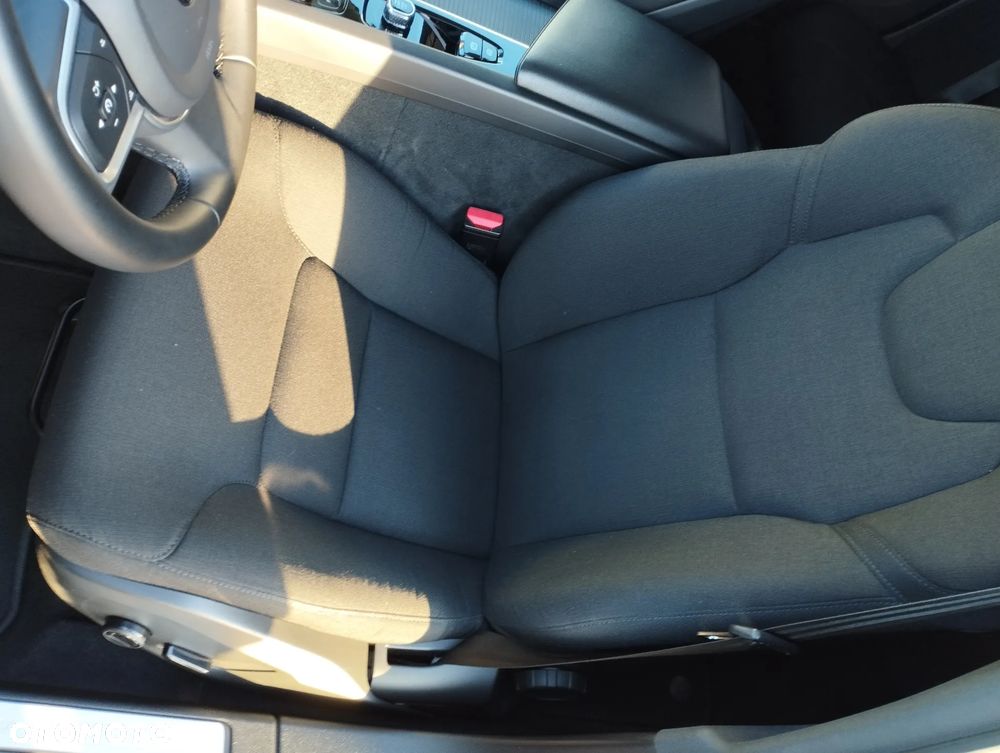 Volvo V60 B3 B Momentum - 34