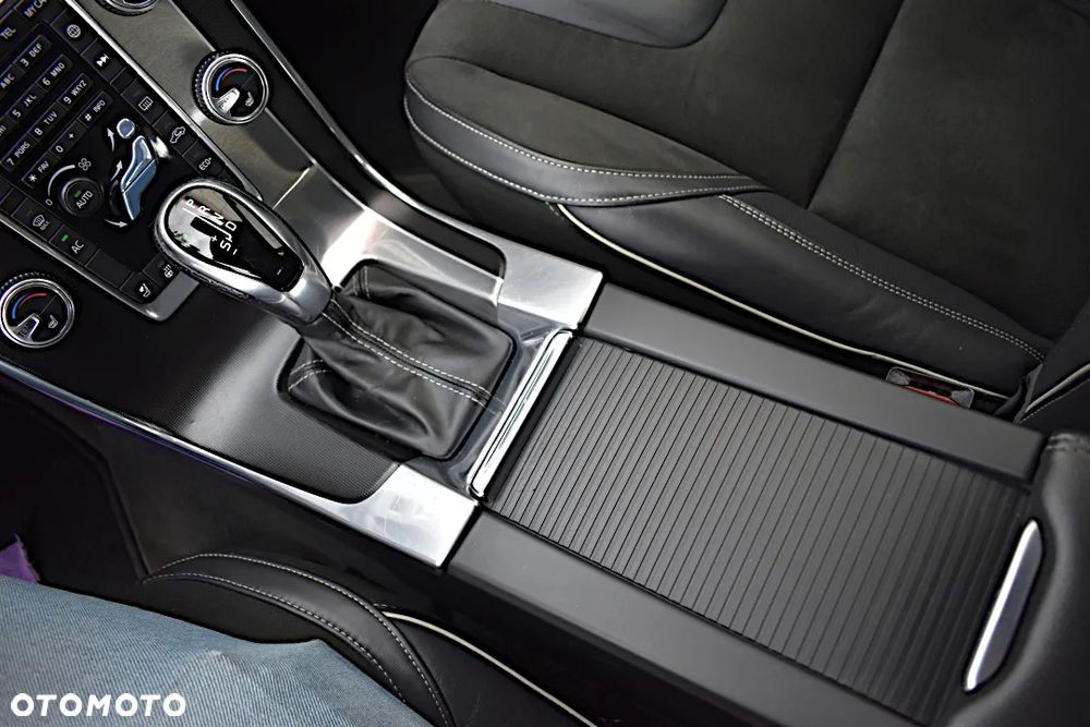 Volvo V60 D4 Geartronic R-Design - 31