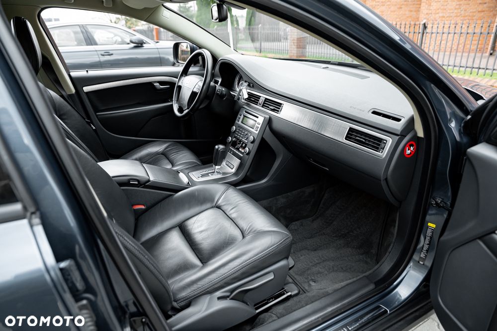 Volvo XC 70 D5 AWD Momentum - 21