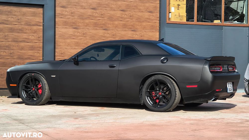 Dodge Challenger - 4