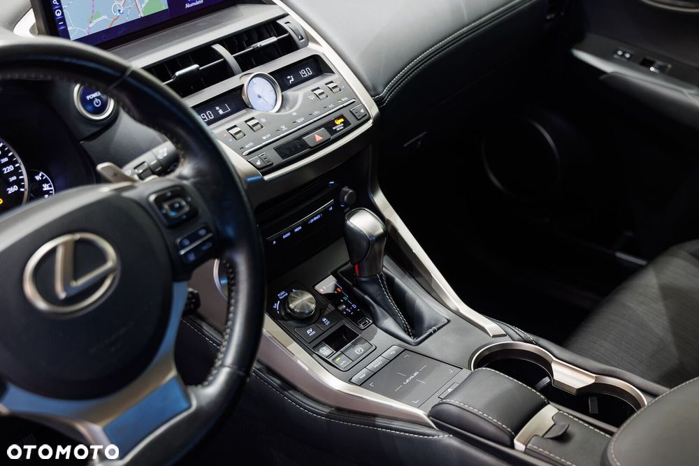 Lexus NX 300h Business Edition AWD - 25