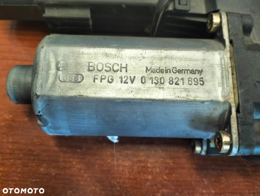 VW PASSAT B5 SILNICZEK SZYBY 0130821695 - 2