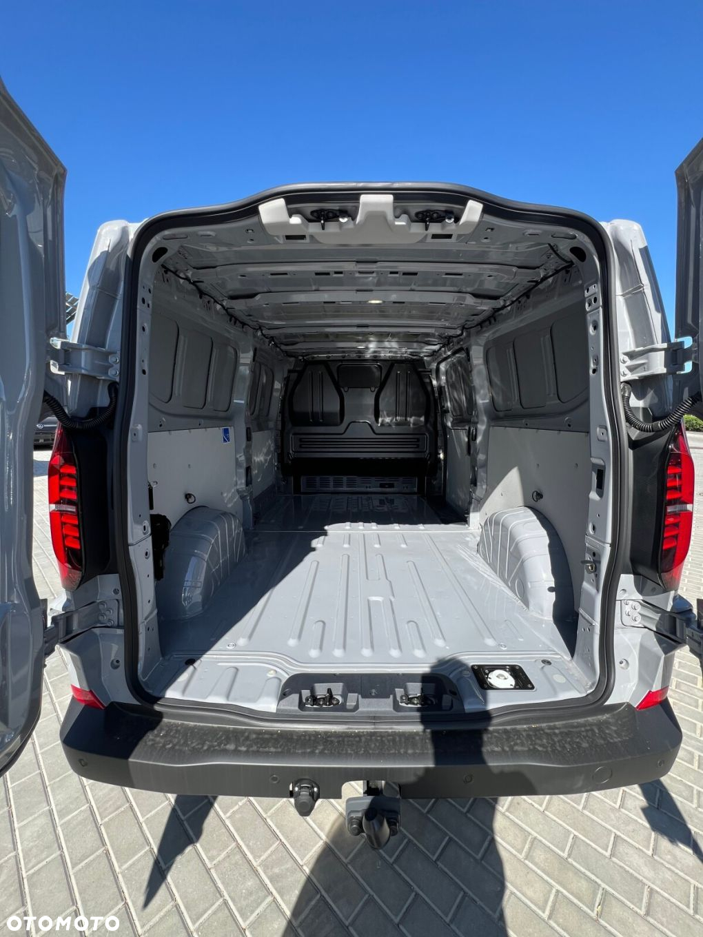 Volkswagen Transporter Furgon silnik: 2,0 l TDI 150 KM / skrzynia biegów: 6-biegowa manualna rozstaw osi: 3500 mm - 17