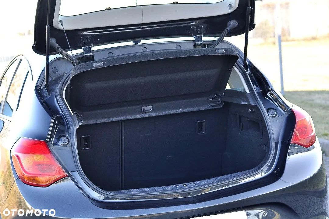 Opel Astra V 1.4 Essentia - 10