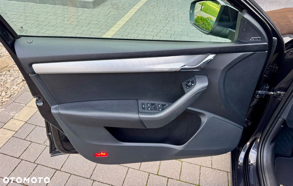 Skoda Octavia Combi 2.0 TDI RS - 14