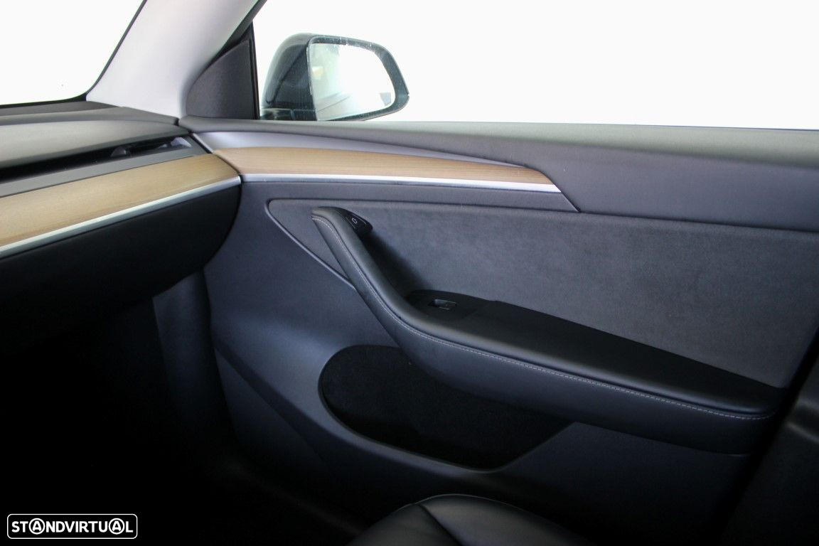 Tesla Model Y - 26