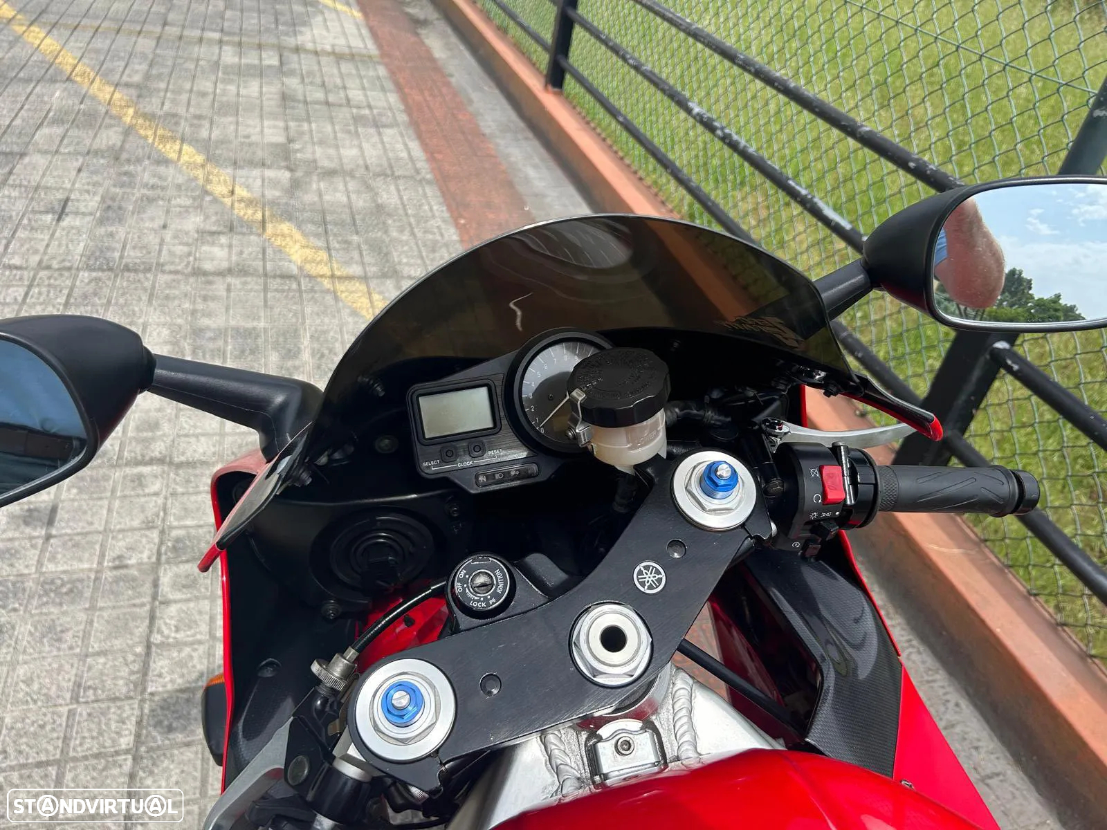 Yamaha YZF R1 - 4