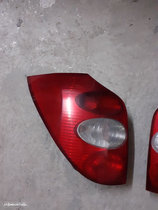Farois traseiros  renault laguna 2002 - 3