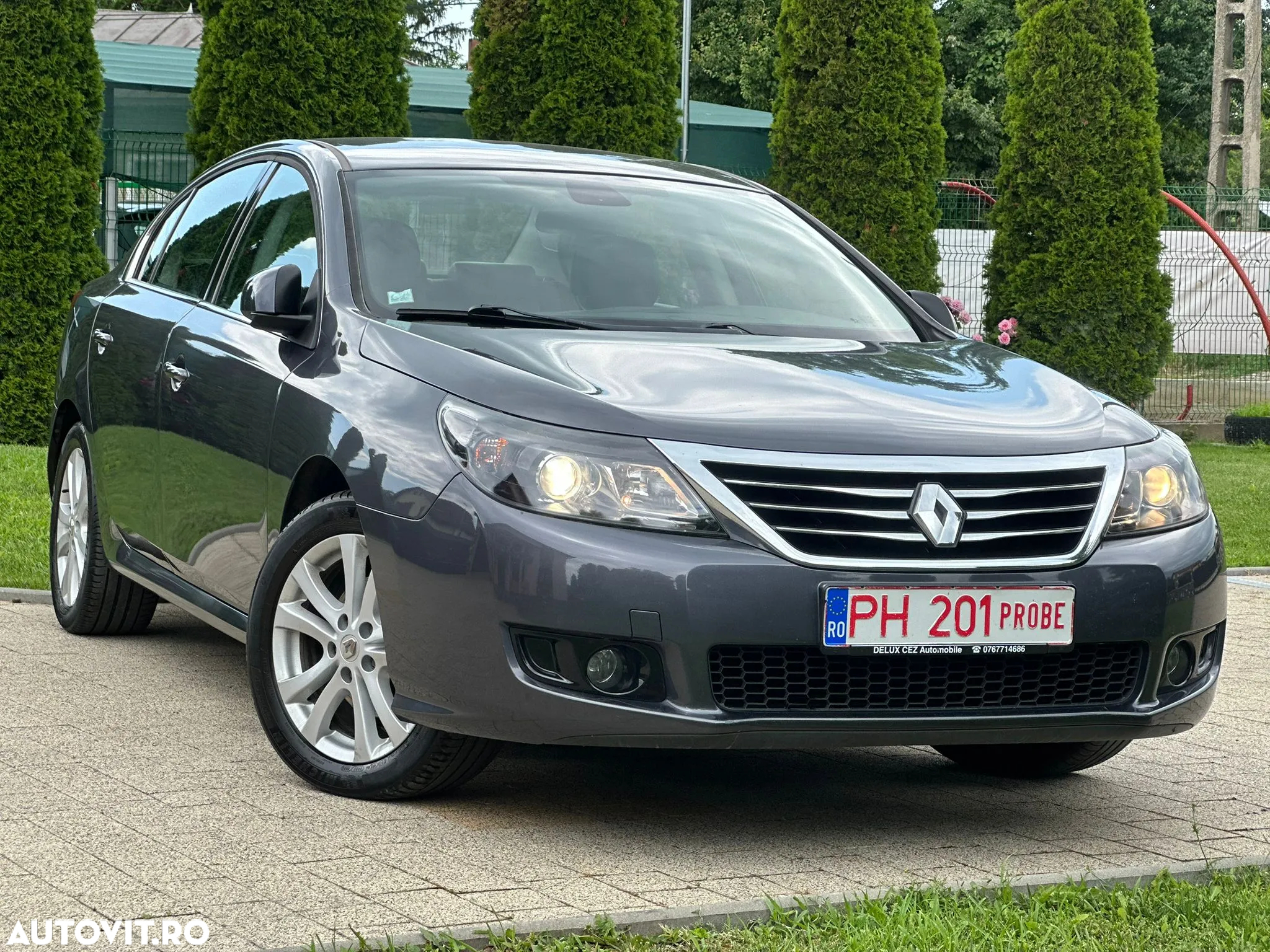 Renault Latitude 2.0 dCi Luxury - 2