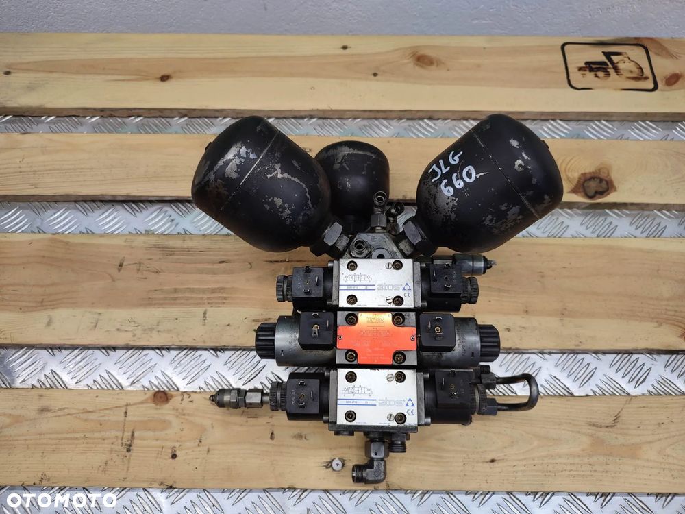 Blok hydrauliczny JLG 660 (RPE3-063Y1101200E1) - 1