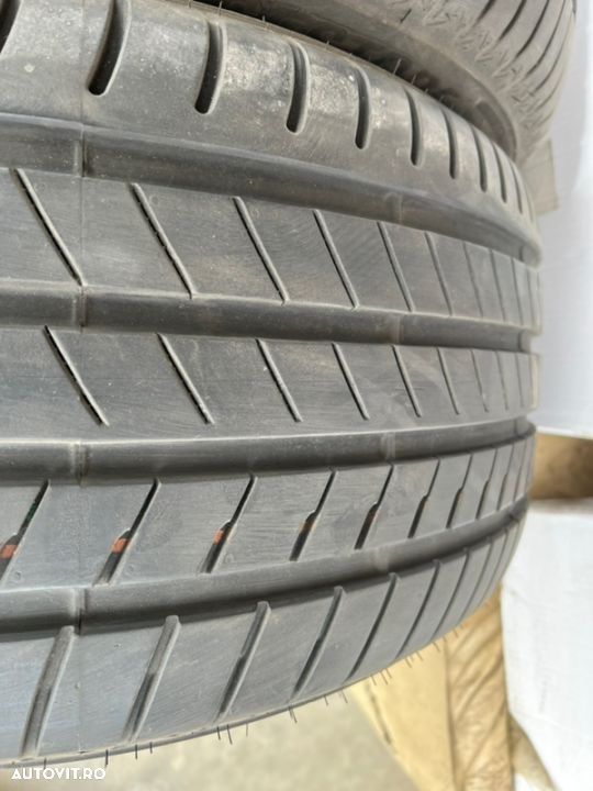 vând 2 anvelope 305/40/20 bridgestone cu runflat de vară ca noi - 2