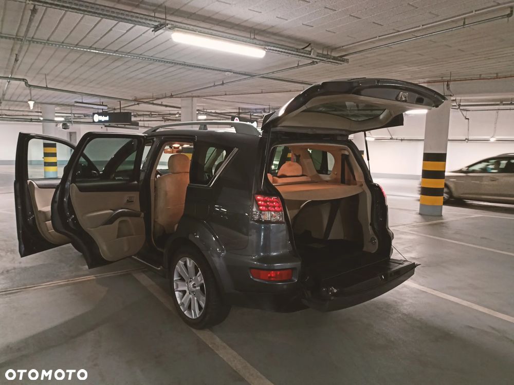Mitsubishi Outlander 2.0 DID Instyle NAVI - 6