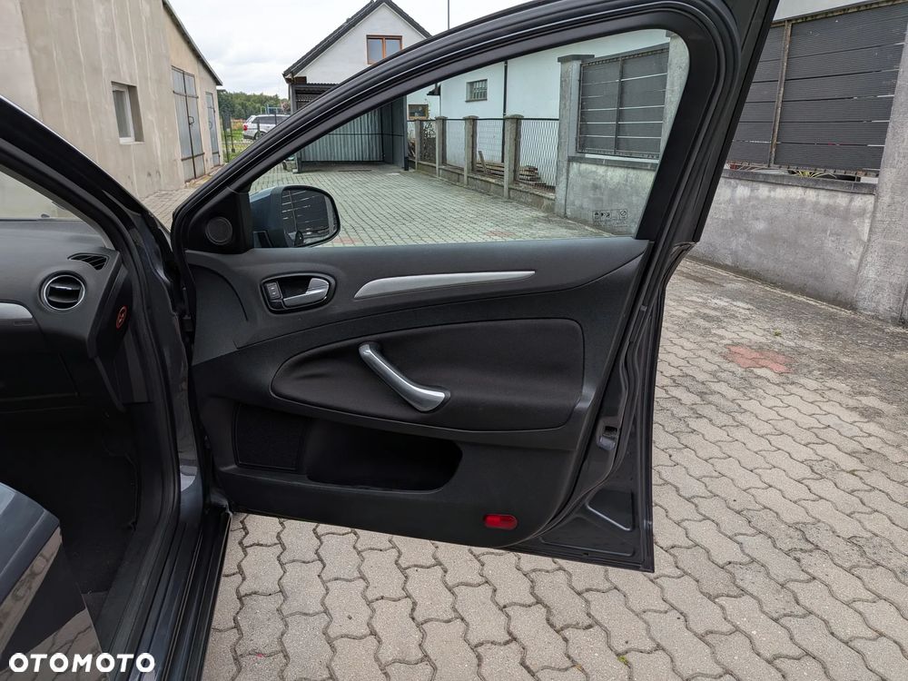 Ford Mondeo 1.8 TDCi Trend - 12