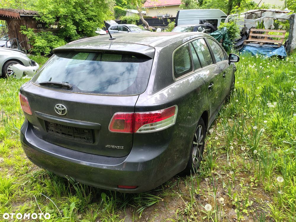 Toyota Avensis 1.6 Comfort - 9