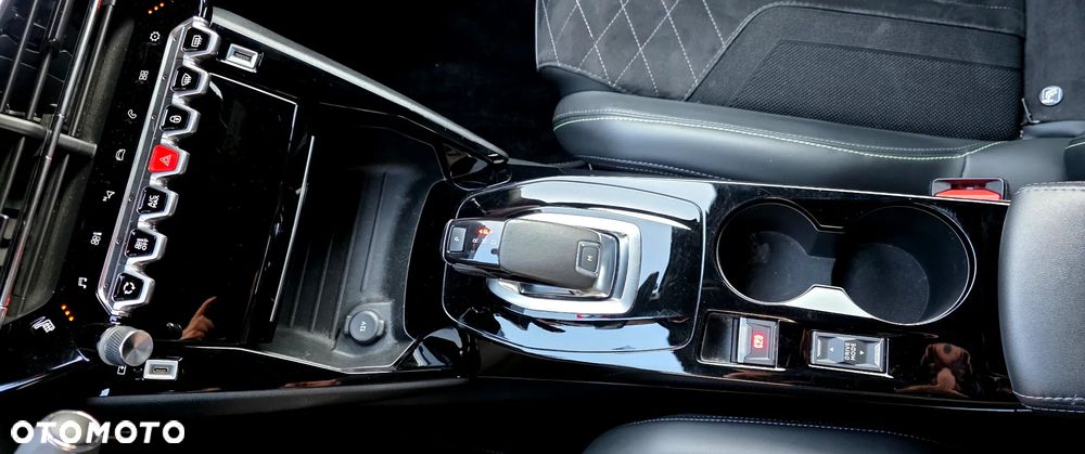 Peugeot 2008 BlueHDi 130 EAT8 GT - 24