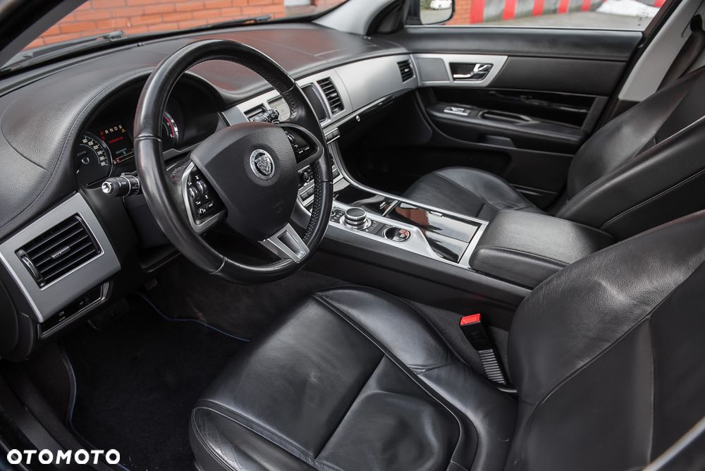 Jaguar XF 2.2 D Luxury - 15