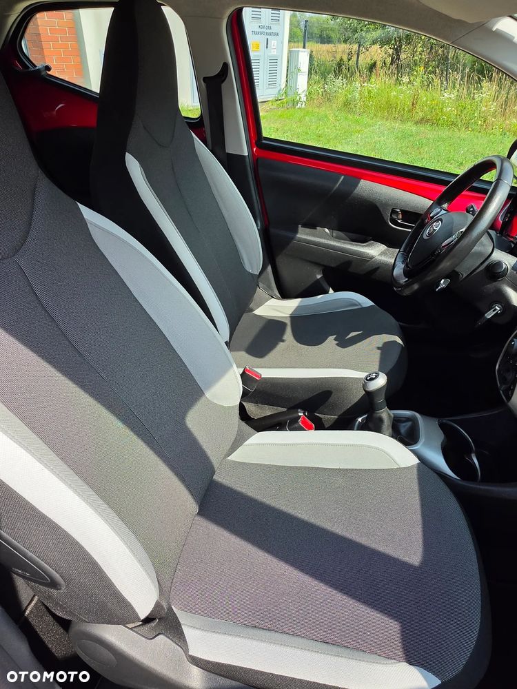 Toyota Aygo x-play touch - 23