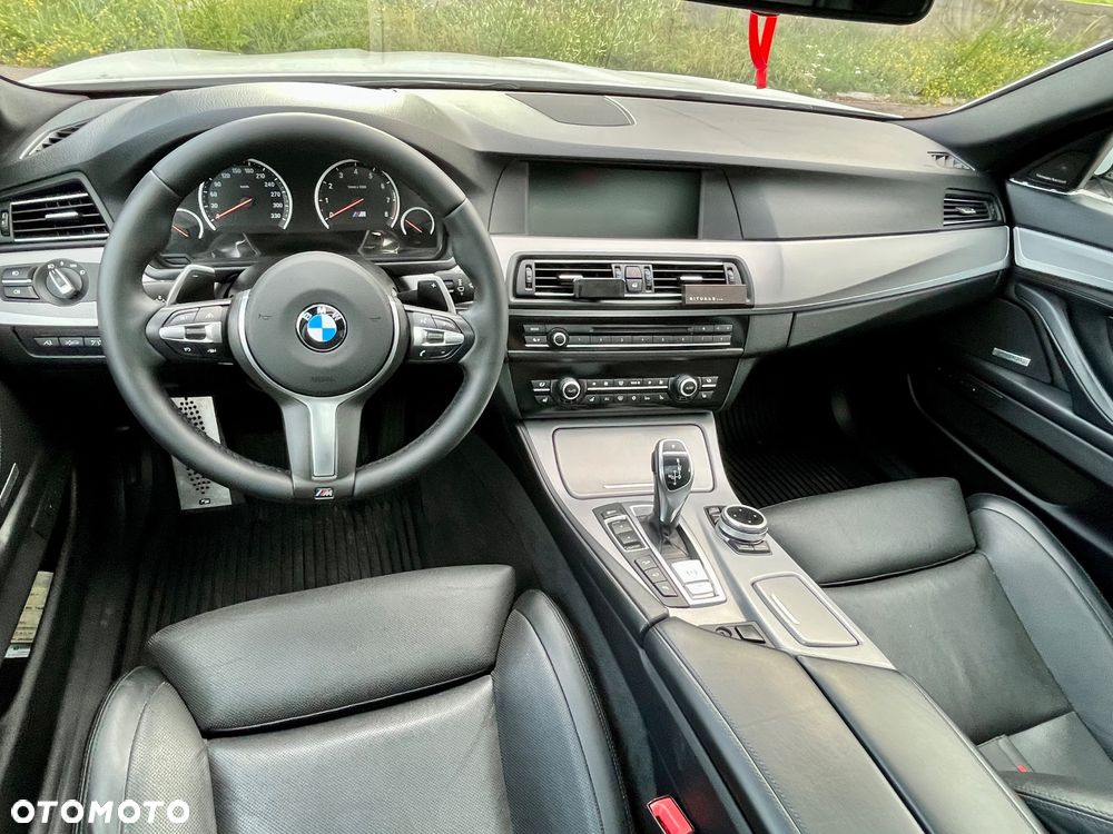BMW Seria 5 550i xDrive Sport-Aut - 20