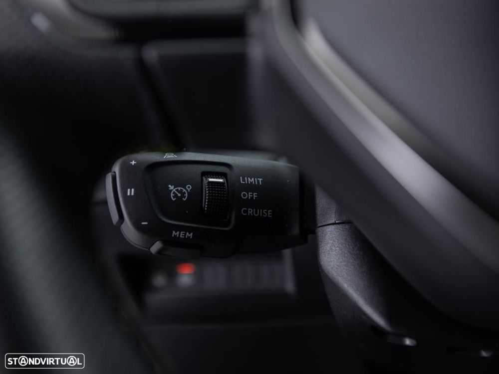 Peugeot e-2008 50 kWh GT - 18