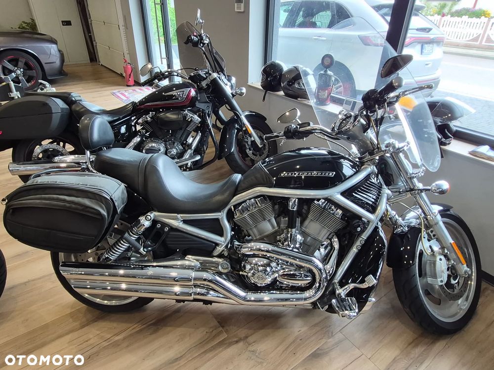 Harley-Davidson V-Rod Street Rod - 1
