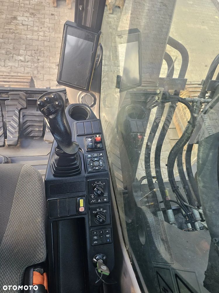 Volvo EC 300EL - 11