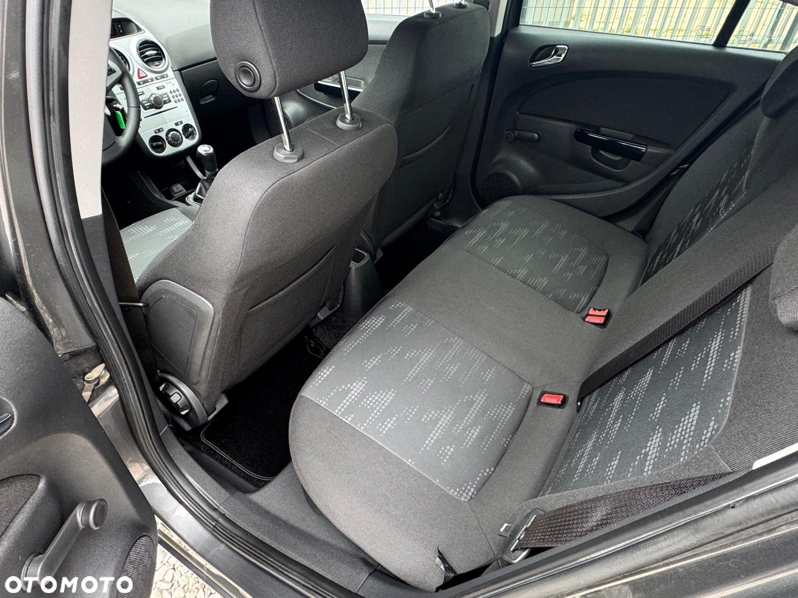 Opel Corsa 1.4 16V Cosmo - 21