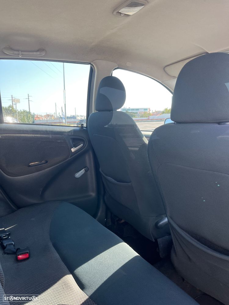 Toyota Yaris 1.0 SE - 9