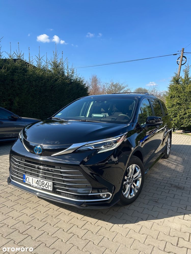 Toyota Sienna - 1