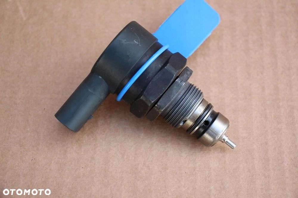 Zawór regulacji ciśnienia paliwa na listwie BMW 0281002481 DIESEL - 1