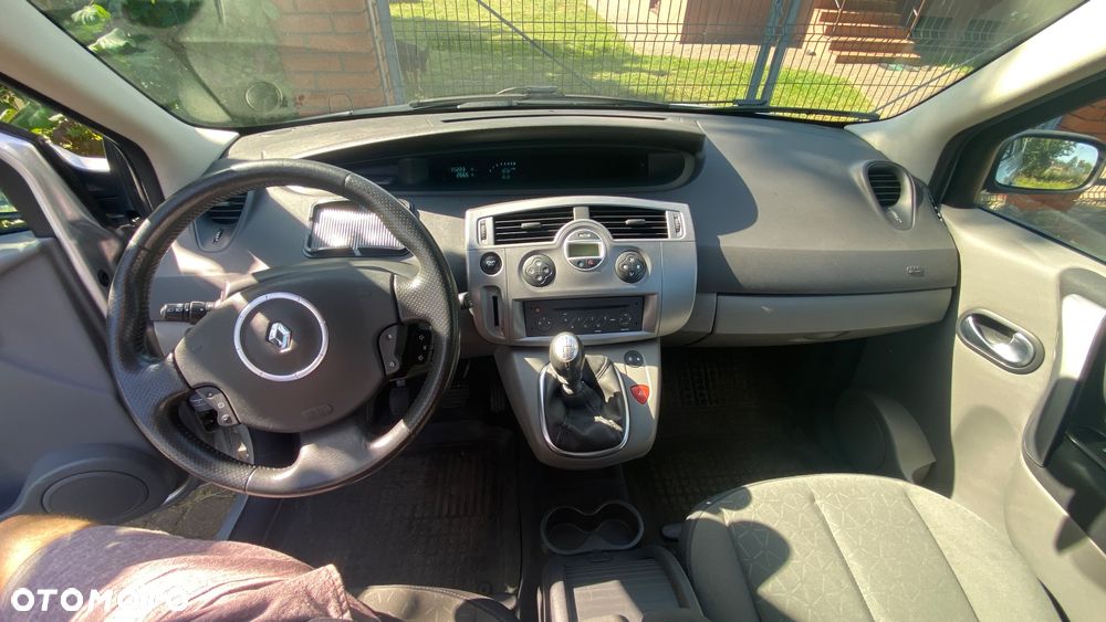 Renault Scenic 1.6 16V Family - 8