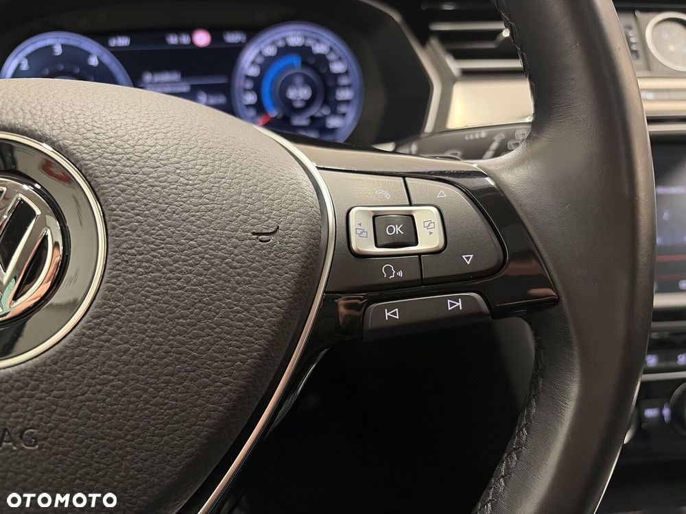 Volkswagen Passat - 15