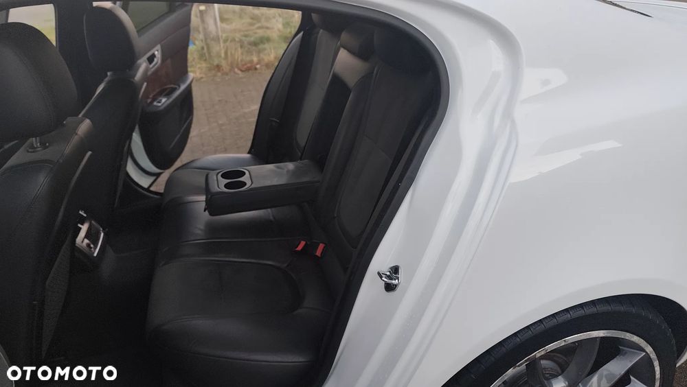 Jaguar XF 3.0 V6 D R-Sport - 11