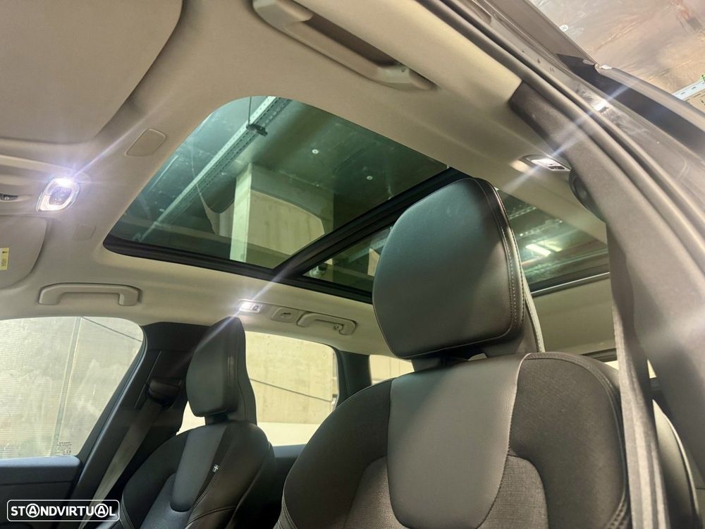 Volvo XC 60 2.0 T8 PHEV R-Design AWD - 22