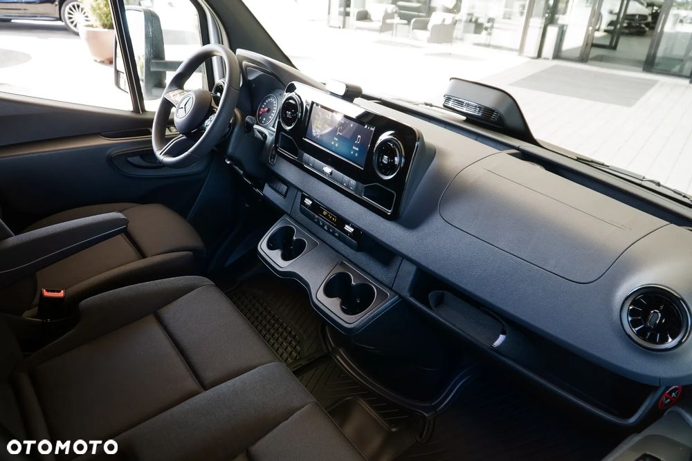 Mercedes-Benz Sprinter - 12